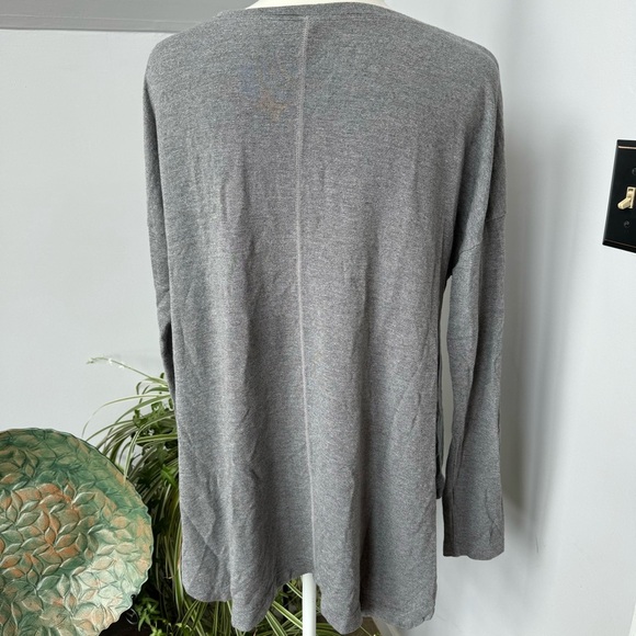 Lucy Gray Oversized Long Sleeved Pullover Tee size Medium Activewear Athleisure - Picture 3 of 7